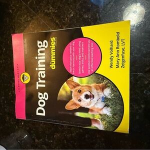 Dog Training Guide - Yellow Cover